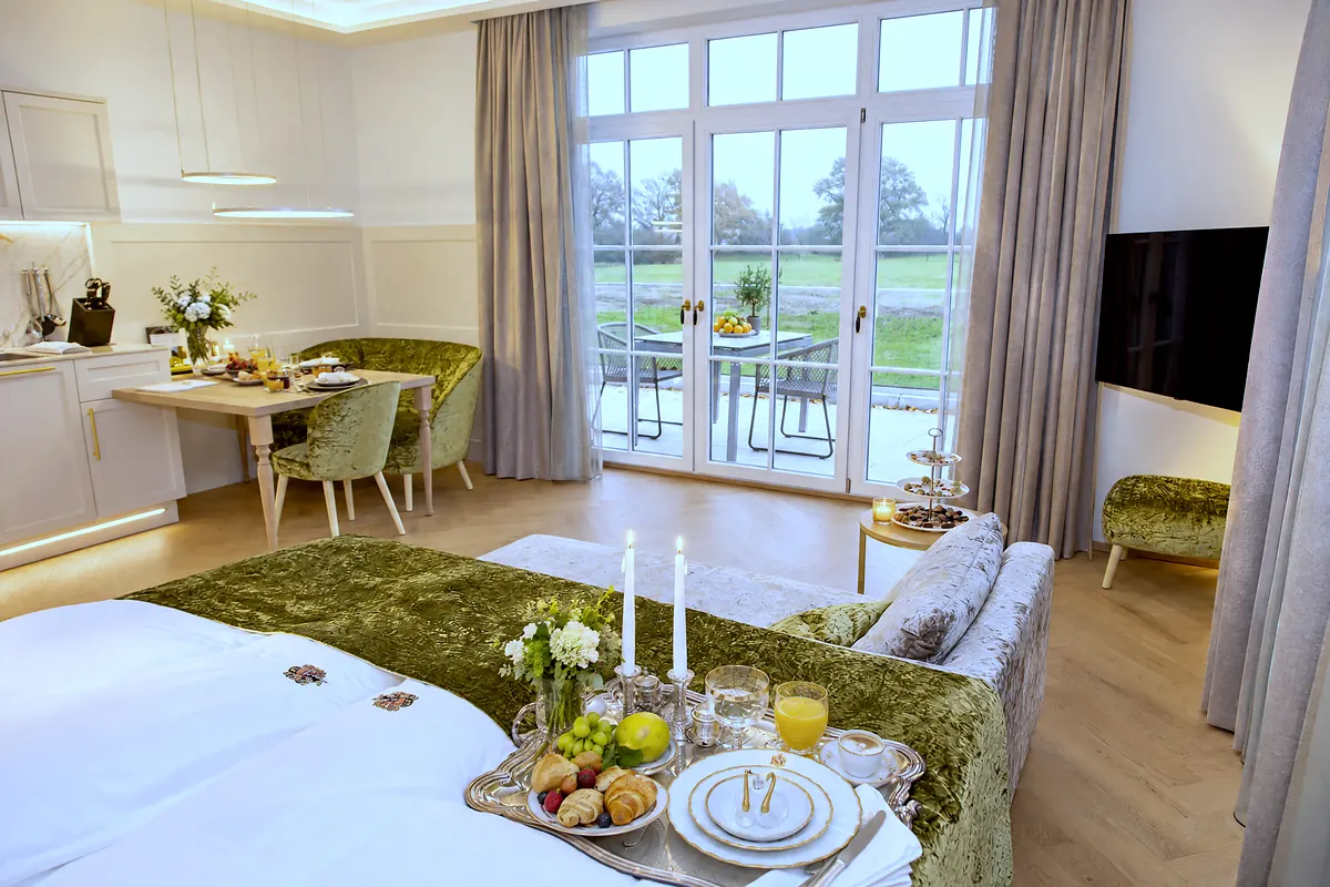 Wohnbereich zur Terrasse, 02 Edelpapagei