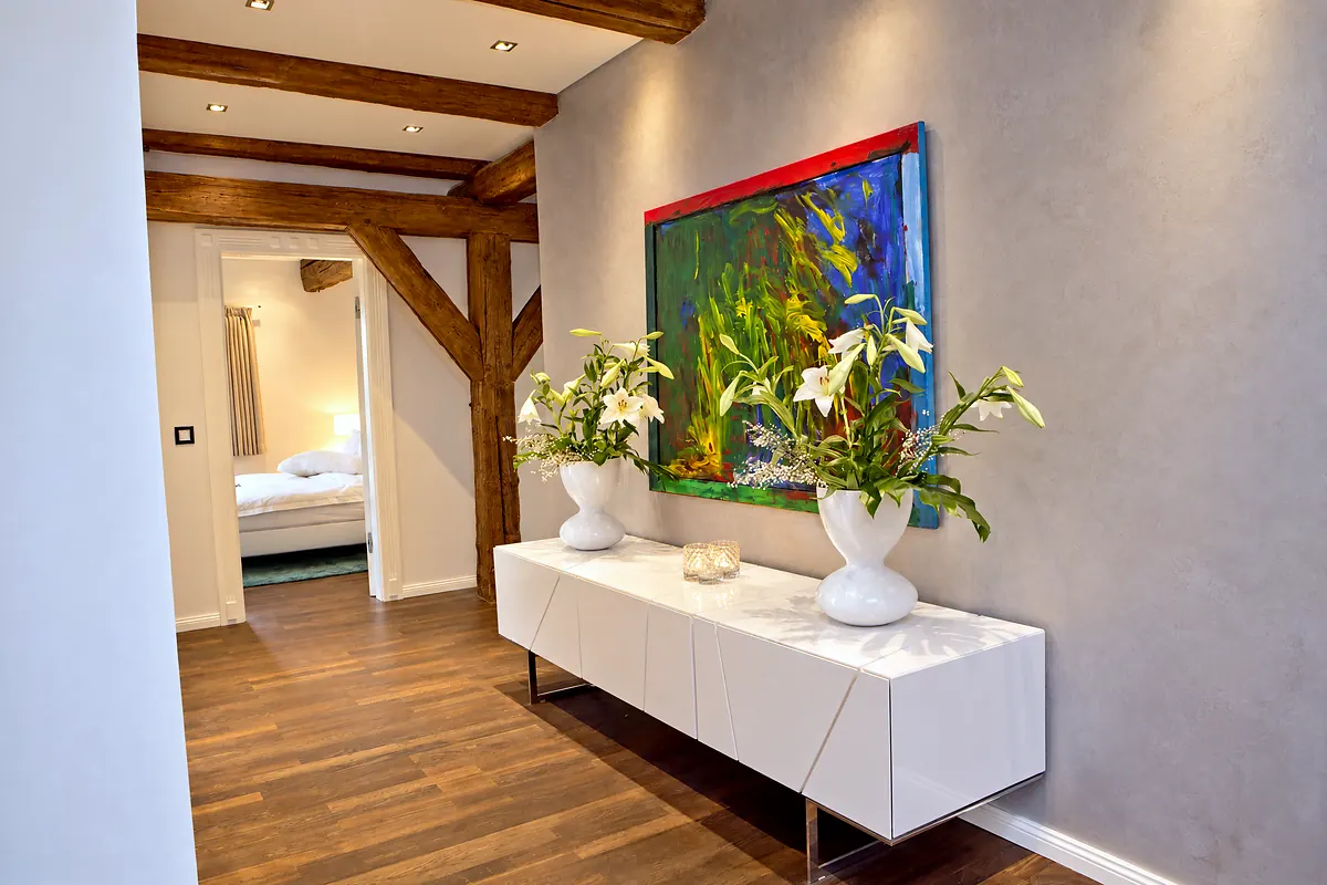 Corridor, second view, 13 Silberreiher