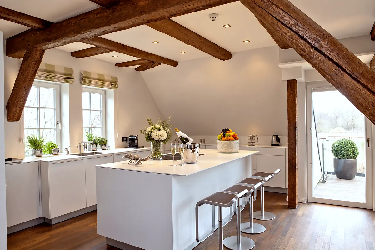 Kitchen, second view, 13 Silberreiher
