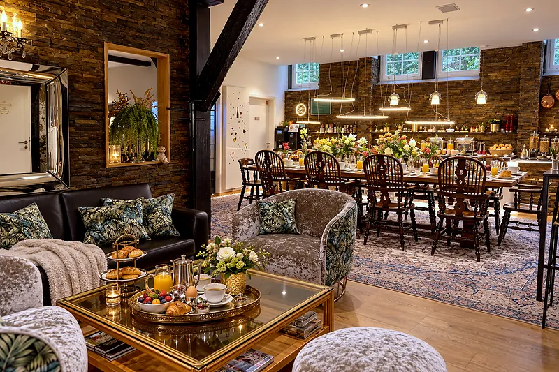 Der Frühstücksraum mit Lounge